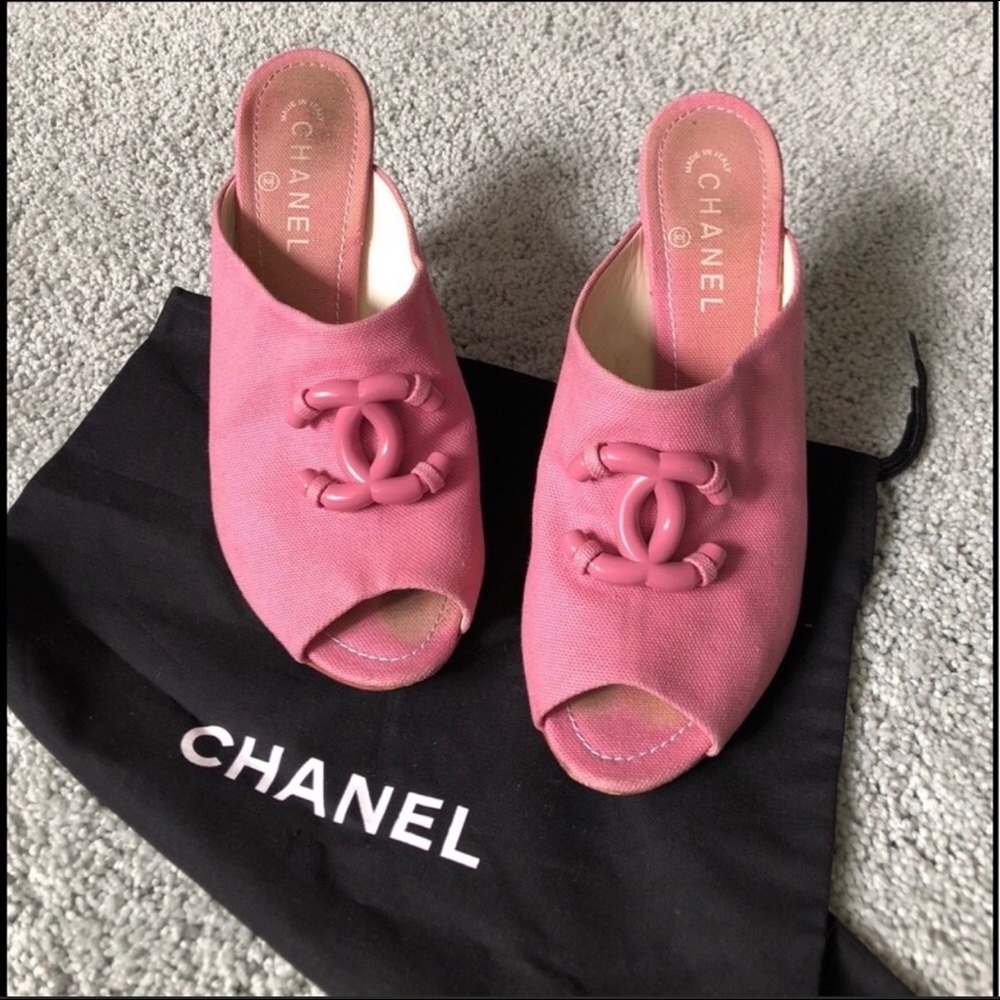Chanel slip on